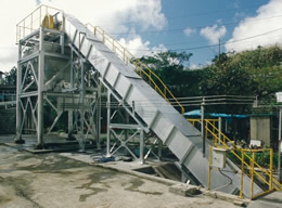 Ash discharging conveyor